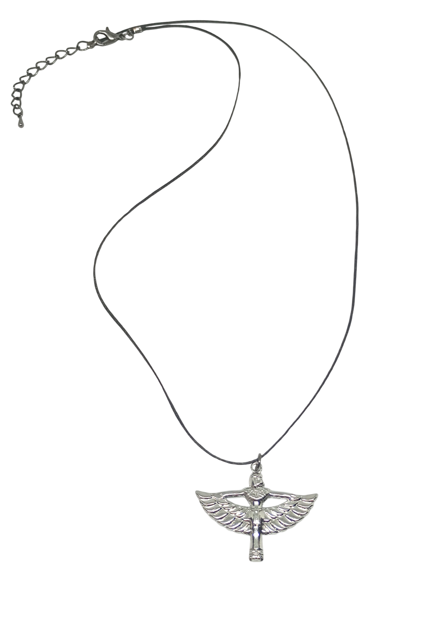 déesse isis avec chaine