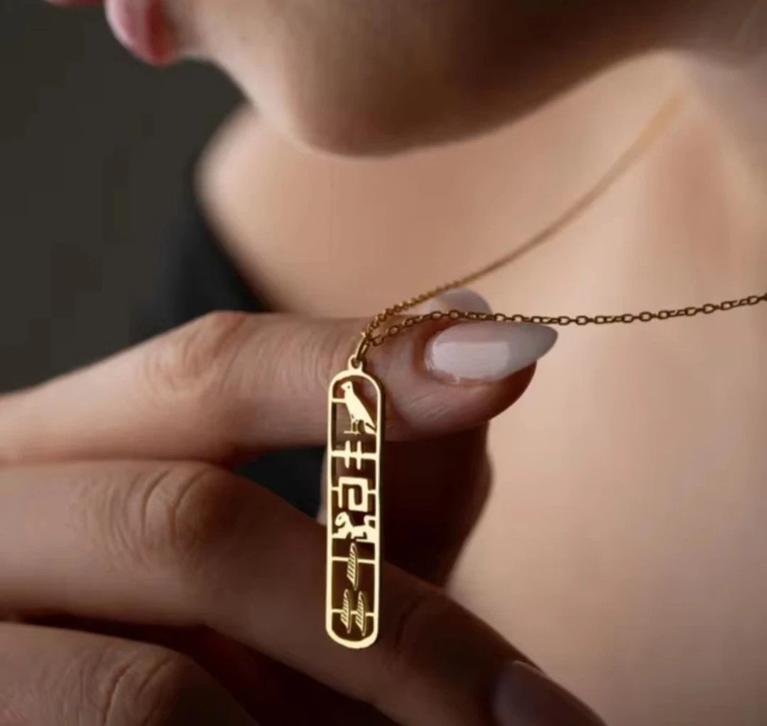 Cartouche hiéroglyphique personnalisé avec prénom en hiéroglyphes égyptiens pendentif et chaîne en acier inoxydable